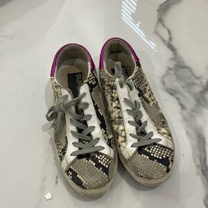 selling size 38 golden goose. Good condition